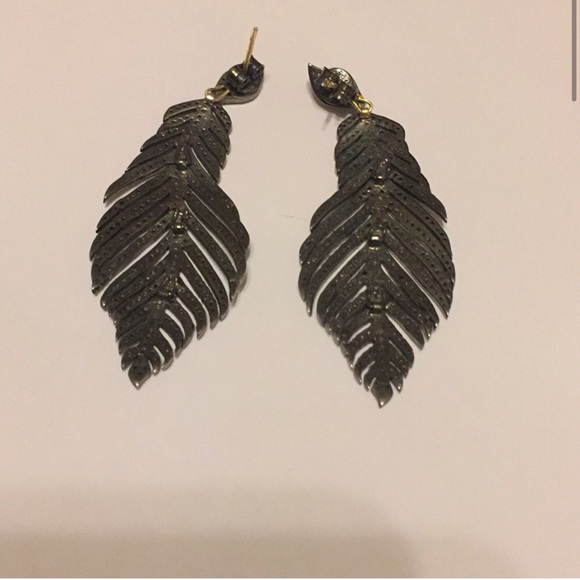 Genuine green tsavorite 14k vermeil silver earrings. Trendy. Feather. Dangling. - Picture 3 of 5